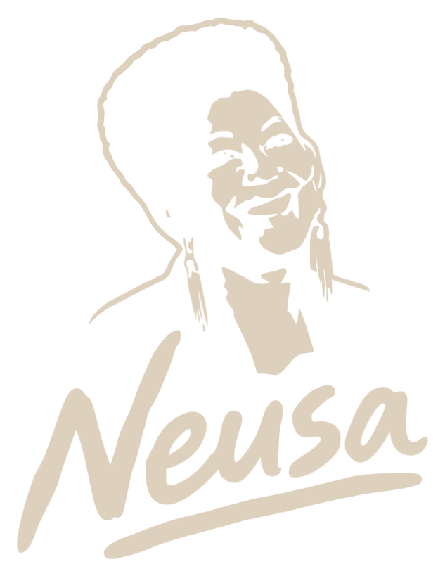 Logo da chapa: retrato de Neusa Santos Souza sorrindo, desenhado em traço bege, com o nome Neusa escrito à mão